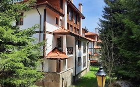 Lusi Holiday, Смолянски езера
